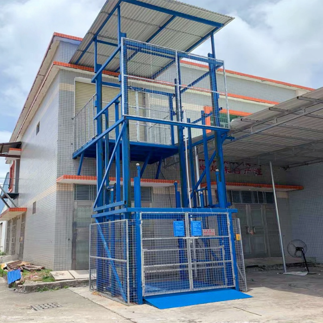屯昌建材厂室外升降货梯安装